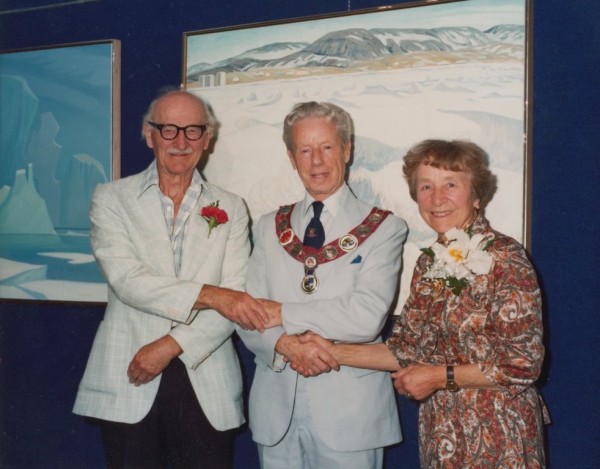 Doug McCarthy, Scarborough Mayor Gus Harris, and Doris McCarthy receiving the City of Scarborough's Award of Merit, Scarborough Civic Centre, 1981