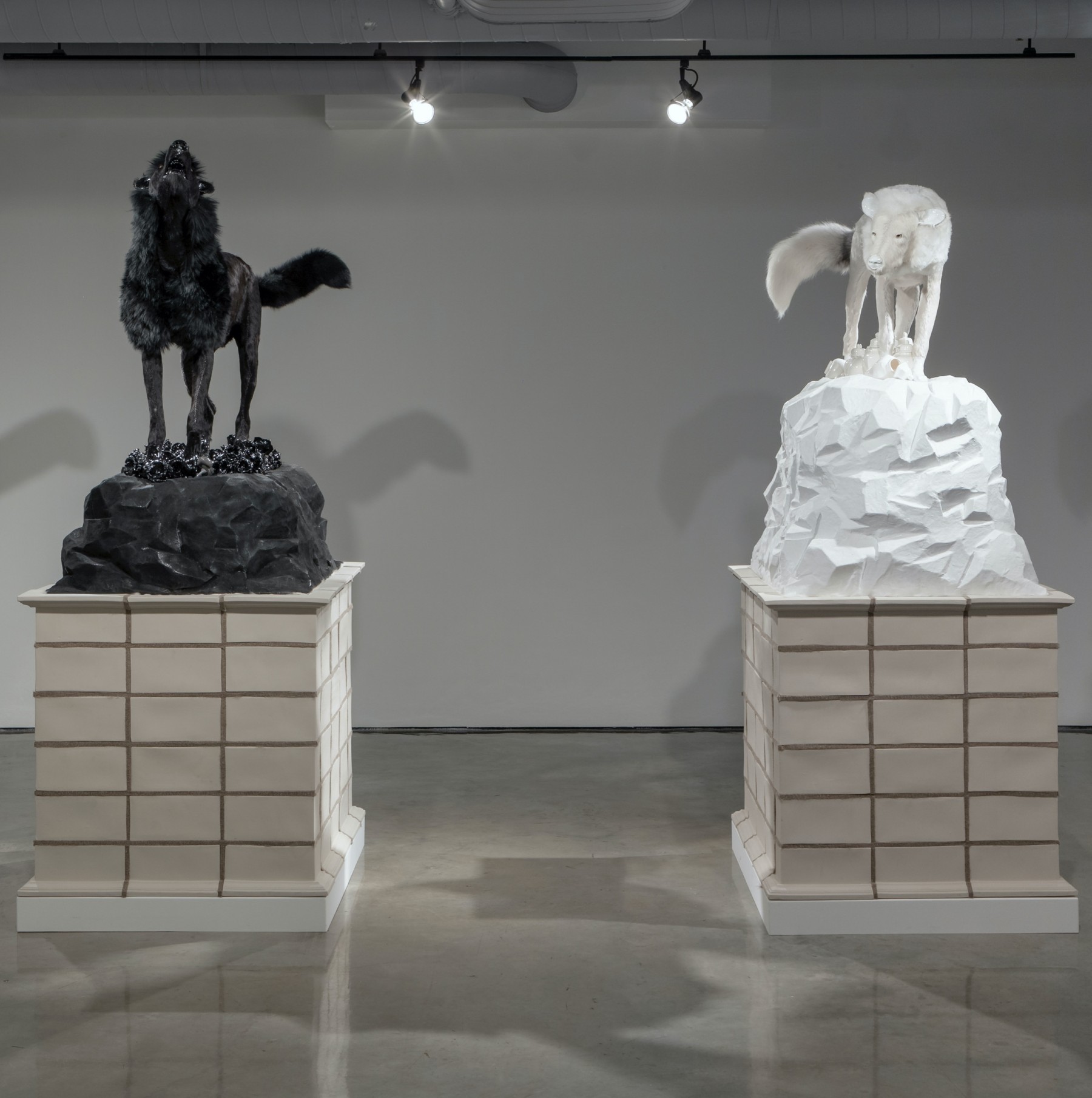 <span class='caption-artist'>David R. Harper</span>, <span class='caption-title'>Entre le Chien le Loup</span>, <span class='caption-year'>2013</span>